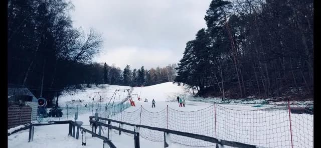 Stoki narciarskie w Trójmieście: idealne miejsca na zimowy relaks