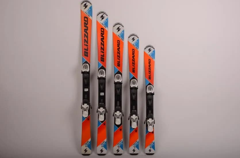 Najlepsze akcesoria na narty: jak wybrać i uniknąć błędów przy zakupie